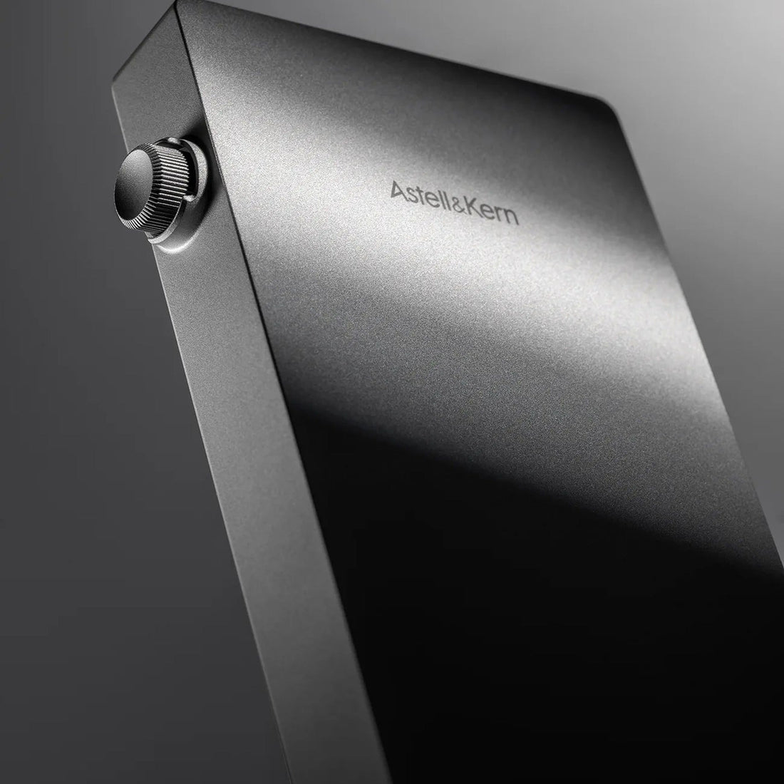 Machined aluminium body and volume wheel of the Astell&Kern PD5