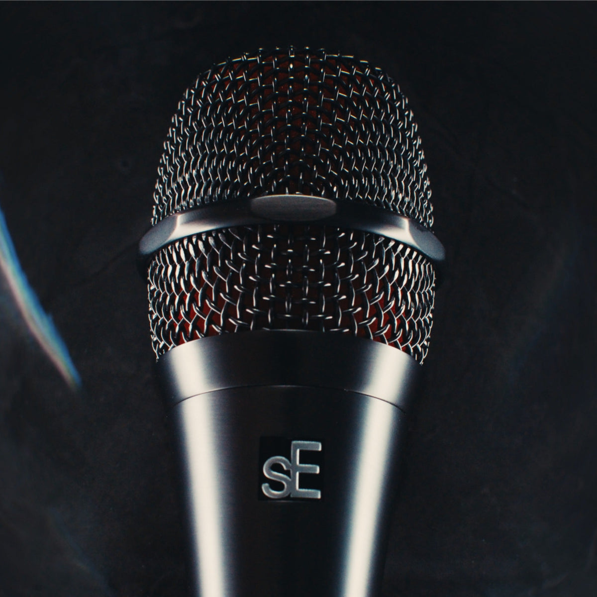 sE Electronics V8 dynamic vocal microphone close-up