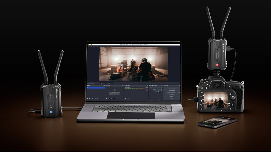 Hollyland Pyro H wireless video transmission system with compact receiver and transmitter units for professional video streaming.